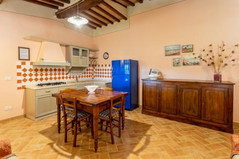 Kitchen or kitchenette, Dining area, pet friendly, stove