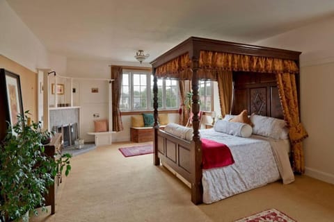 Troon Arts & Crafts Period Home Golf Beach Apartment in Troon