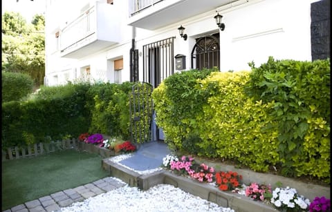 Off site, Garden