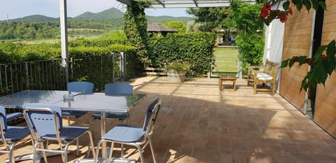 Patio, Day, Garden, View (from property/room), Balcony/Terrace, Dining area, Garden view