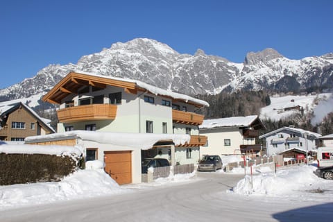 Facade/entrance, Winter, Mountain view