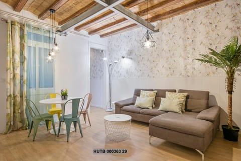 Day, Living room, Dining area, On site