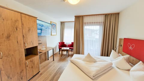 Photo of the whole room, wardrobe