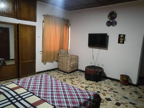 TV and multimedia, Seating area, Bedroom