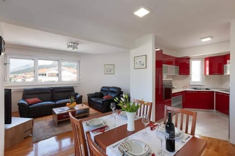 Kitchen or kitchenette, Living room