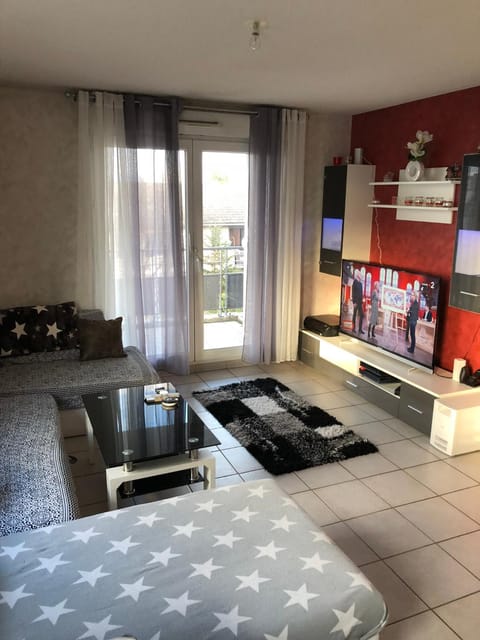 Communal lounge/ TV room, TV and multimedia, Living room, Seating area