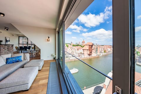 View (from property/room), Living room, Seating area, City view, River view