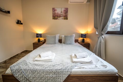 Bedroom, towels, air conditioner