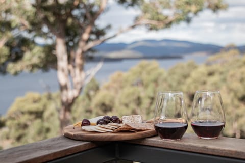 Natural landscape, Balcony/Terrace, Food and drinks, River view, Sea view