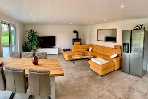 Living room, Seating area, Dining area