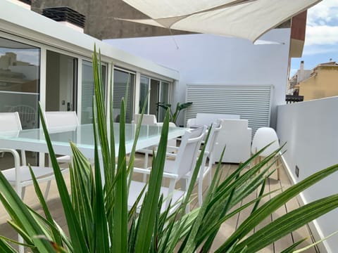 Facade/entrance, Solarium, Balcony/Terrace, Dining area