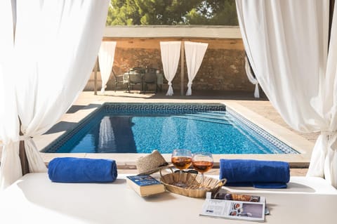 Food and drinks, Pool view, Swimming pool, Swimming pool, sunbed, towels