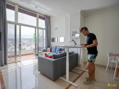 Bird's eye view, View (from property/room), Balcony/Terrace, Living room, City view, Street view, Area and facilities