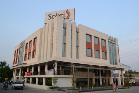 Facade/entrance