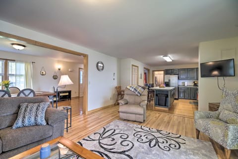 Lake Champlain Home with Decks, Kayaks and Fire Pit! House in Lake Champlain