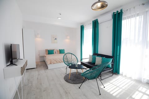 Bed, TV and multimedia, Balcony/Terrace, Seating area, Dining area