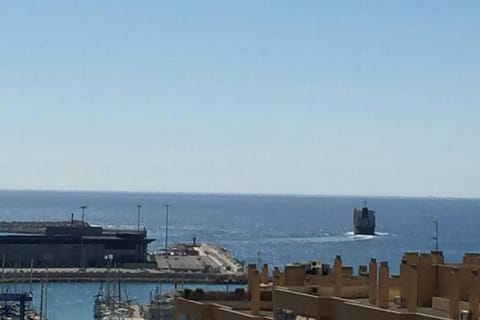 Beautiful apartment with swimming pool and beach Apartment in Alicante