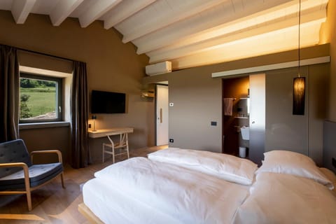 Bed, Bathroom, TV and multimedia, View (from property/room), Bedroom, Guests, furniture