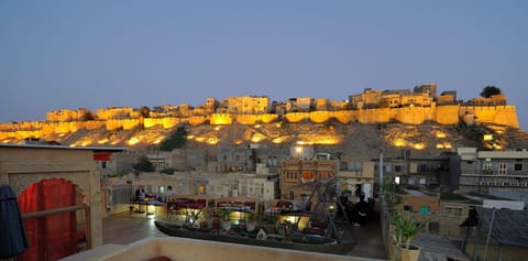 Restaurant/places to eat, Bird's eye view, View (from property/room), Balcony/Terrace, On site, City view, Time of day