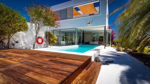 Property building, Off site, Day, BBQ facilities, Garden, Balcony/Terrace, Garden view, Pool view, Swimming pool, sunbed