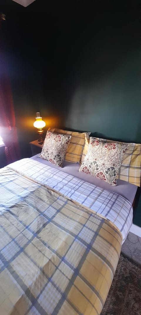 Stable cottage cozy,quirky with a hot tub House in Bridlington