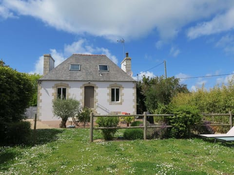 Maison de charme avec jardin, terrasse et WIFI, à 600m de la mer à Pleumeur-Bodou - FR-1-368-294 House in Trégastel