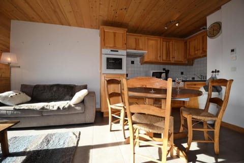 Résidence Cheloup - Appartement de charme avec une superbe vue sur le Mont Charvin MAE-2174 Apartment in Notre-Dame-de-Bellecombe