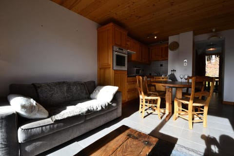 Résidence Cheloup - Appartement de charme avec une superbe vue sur le Mont Charvin MAE-2174 Apartment in Notre-Dame-de-Bellecombe