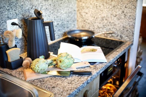 Kitchen or kitchenette, Food, kitchen