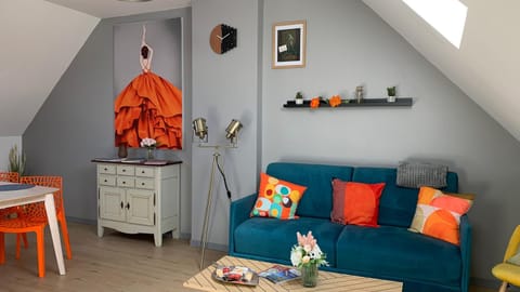 Living room, Dining area, fireplace