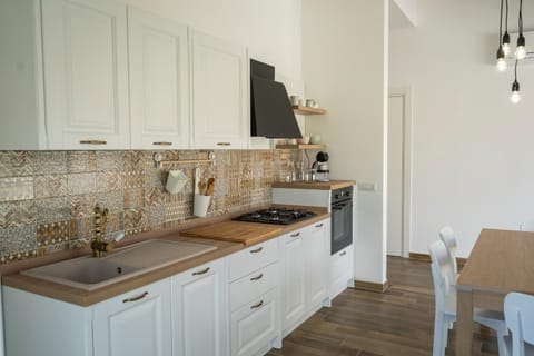 Kitchen or kitchenette, Communal kitchen