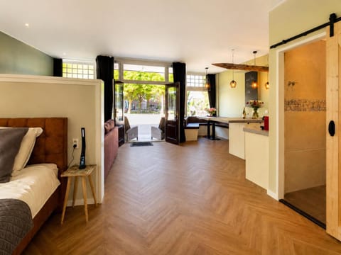 Bathroom, Photo of the whole room, Seating area, City view, internet, kitchen