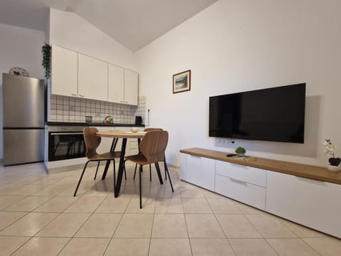 TV and multimedia, Kitchen or kitchenette, Dining area