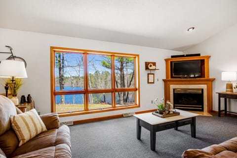 Vance Lake Retreat House in Manitowish Waters