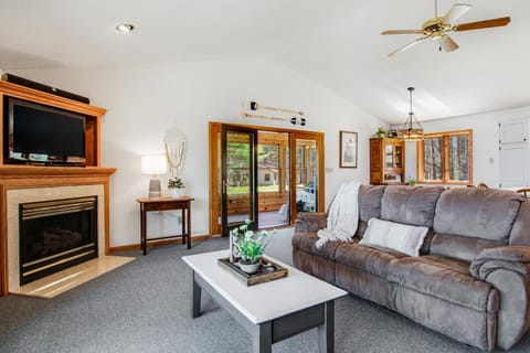 Vance Lake Retreat House in Manitowish Waters