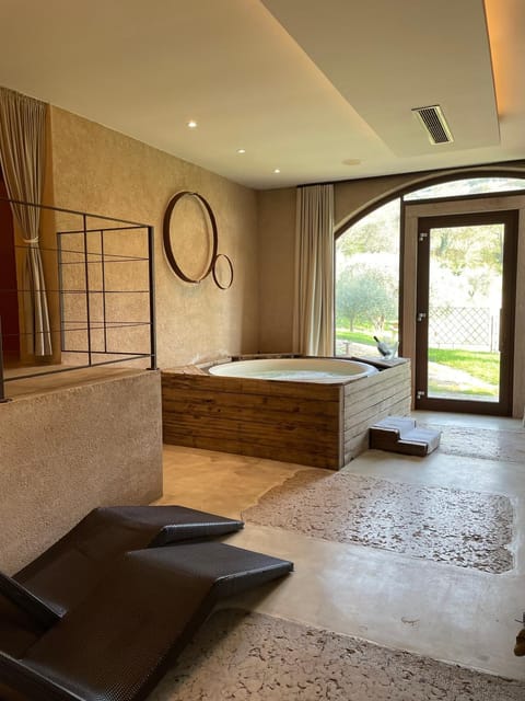 Hot Tub, Spa and wellness centre/facilities