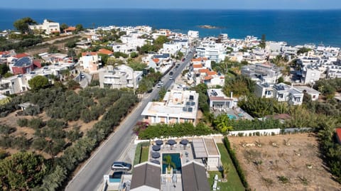 Property building, Day, Neighbourhood, Natural landscape, Bird's eye view, City view, Sea view, Street view, Location, Parking