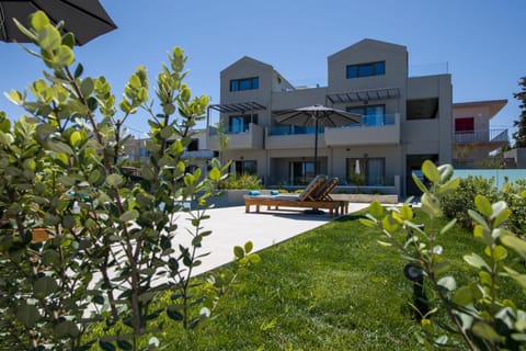 Property building, Garden, Garden, Swimming pool