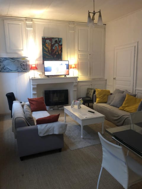 Le Victor HUGO 1G et sa pizza offerte Apartment in Aurillac