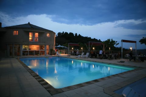 Swimming pool, Swimming pool