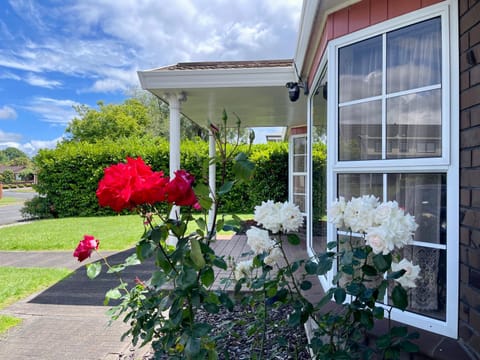 Cosy House in Chartwell, Hamilton-Private Garden & Shopping Mall Villa in Hamilton