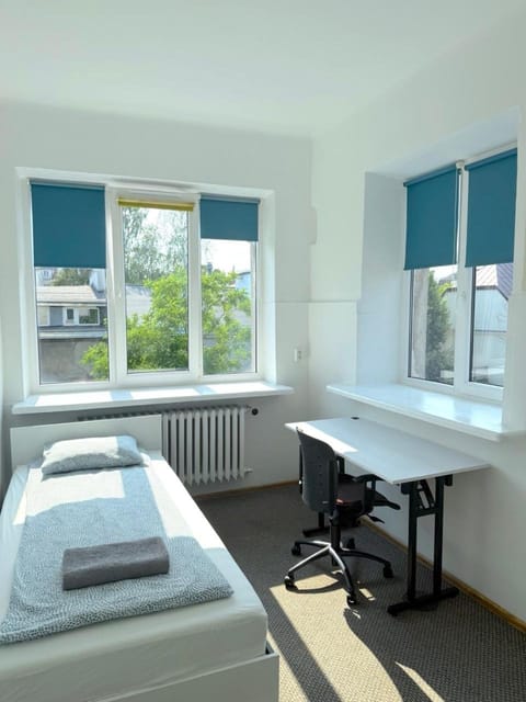 Bed, Photo of the whole room, Decorative detail, towels