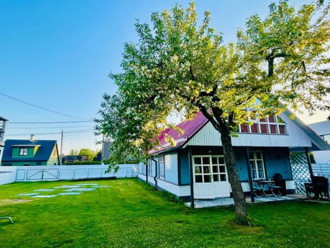 Property building, Day, Garden, Garden view