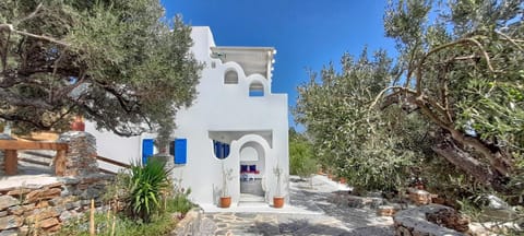 Property building, Facade/entrance, Spring, Day