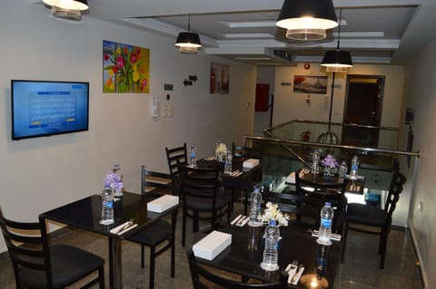 Restaurant/places to eat, Communal lounge/ TV room