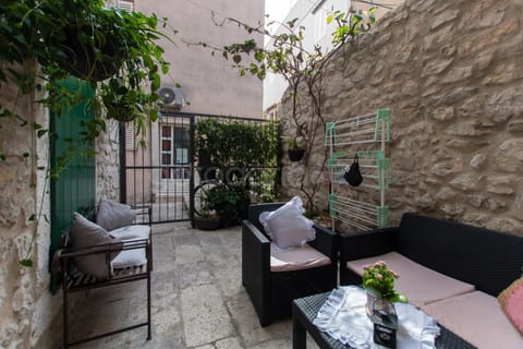 Property building, Balcony/Terrace, Seating area