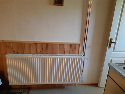 Kitchen or kitchenette, internet