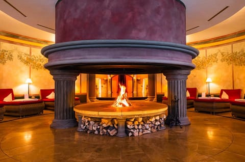 Spa and wellness centre/facilities, flat iron