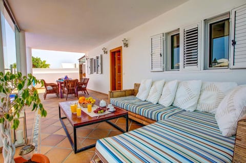 Property building, Seating area, Dining area