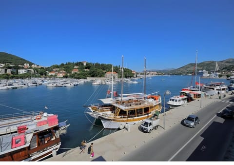 Sea view, Location